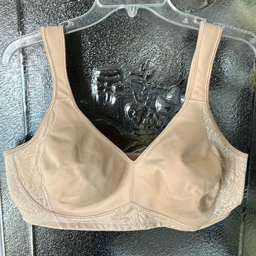 🇺🇸 EUC Beige Playtex 42D Style 4049 Bra